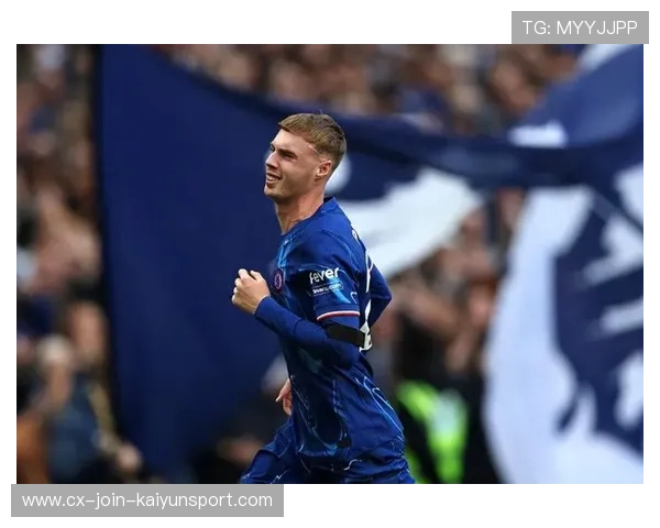 切尔西帕尔默背身护球转身推射极度冷静——技术与心态的慢速解析